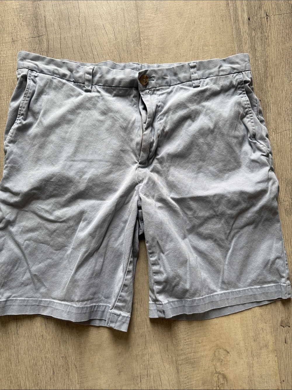 Vineyard Vines Light Gray Men's Flat Front Chino Shorts